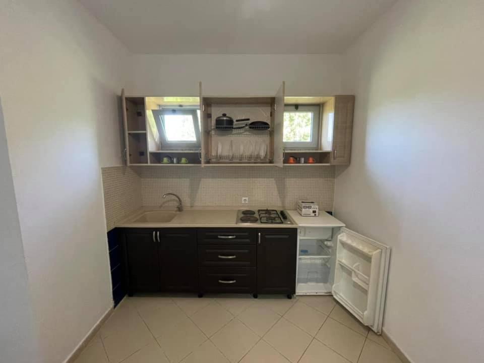Aparthotel Vila Tufi Velipojë Esterno foto
