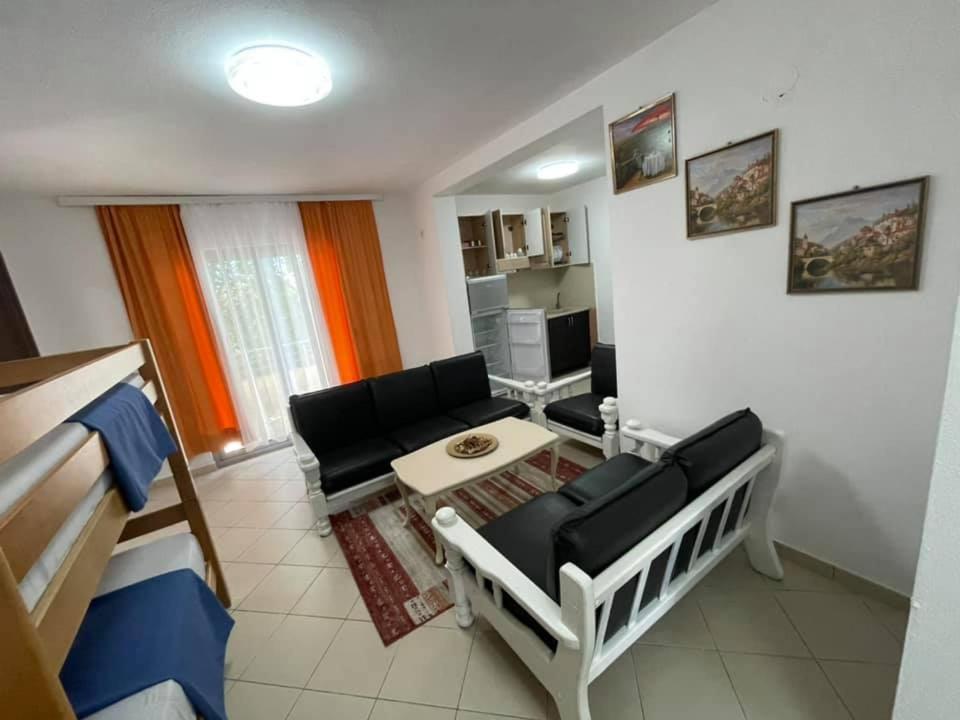 Aparthotel Vila Tufi Velipojë Esterno foto