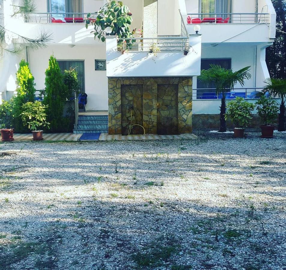 Aparthotel Vila Tufi Velipojë Esterno foto