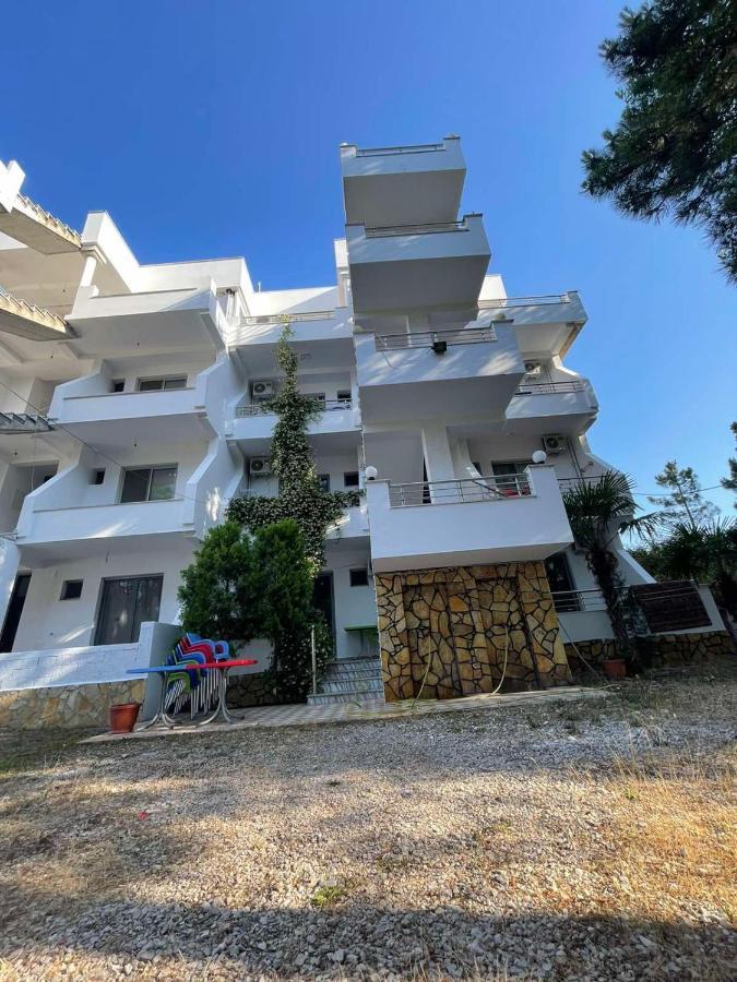 Aparthotel Vila Tufi Velipojë Esterno foto