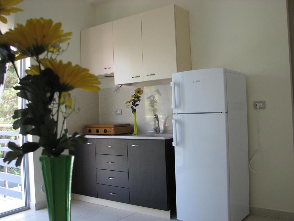 Aparthotel Vila Tufi Velipojë Esterno foto