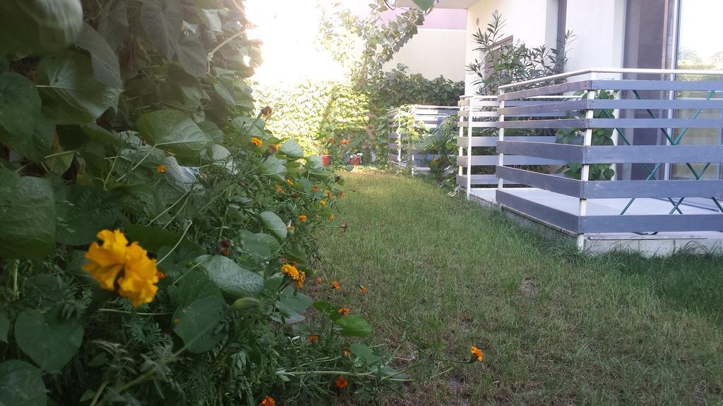 Aparthotel Vila Tufi Velipojë Esterno foto