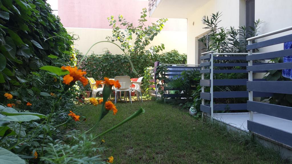 Aparthotel Vila Tufi Velipojë Esterno foto