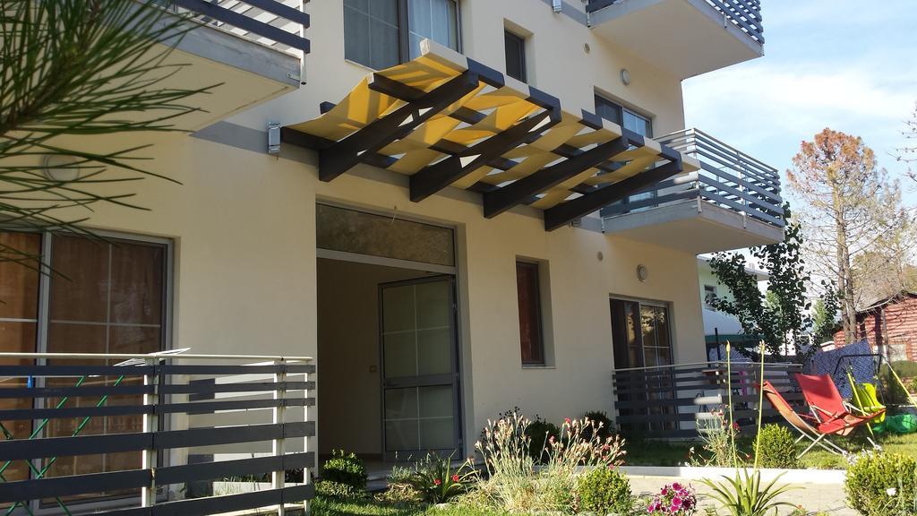 Aparthotel Vila Tufi Velipojë Esterno foto