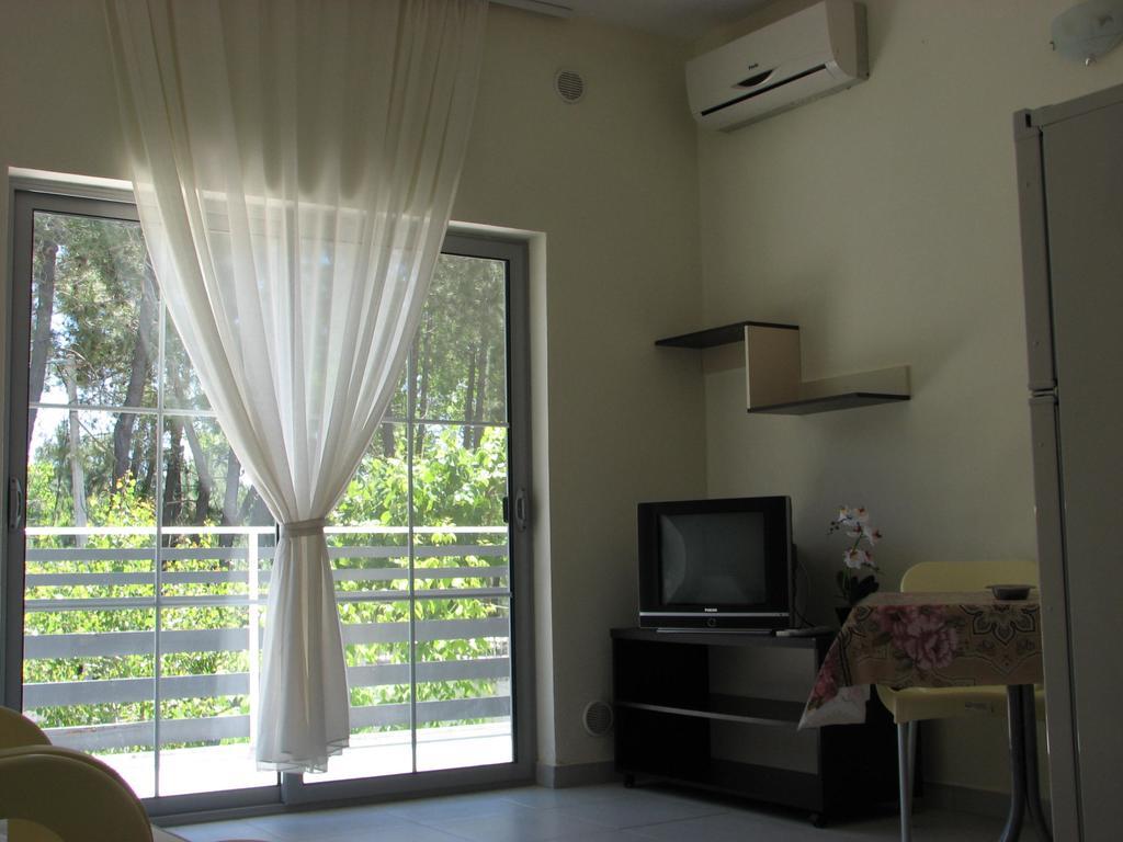 Aparthotel Vila Tufi Velipojë Esterno foto