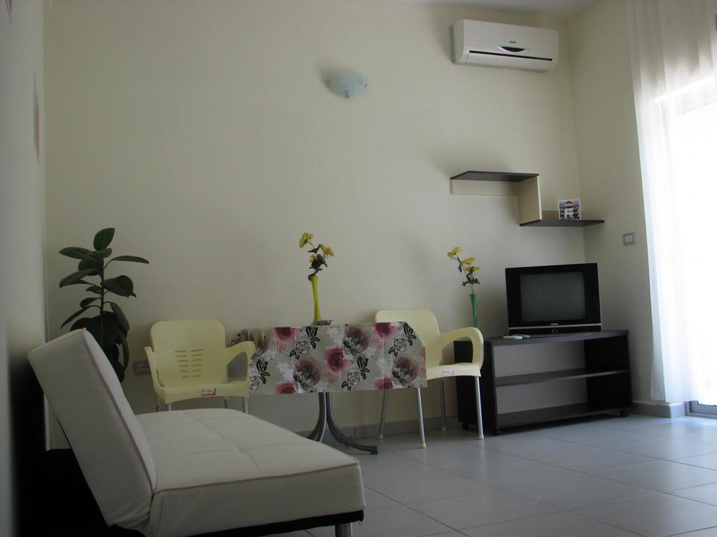 Aparthotel Vila Tufi Velipojë Esterno foto