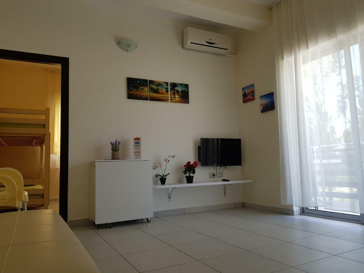 Aparthotel Vila Tufi Velipojë Esterno foto